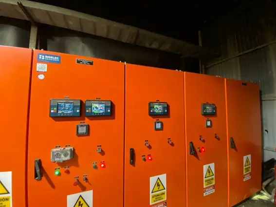 Galería de Puesta en Marcha de Sistema de Sincronismo para Casa de Fuerza Minera de 3.35 MW