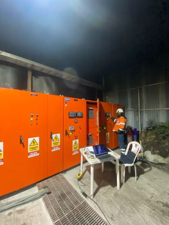 Galería de Puesta en Marcha de Sistema de Sincronismo para Casa de Fuerza Minera de 3.35 MW