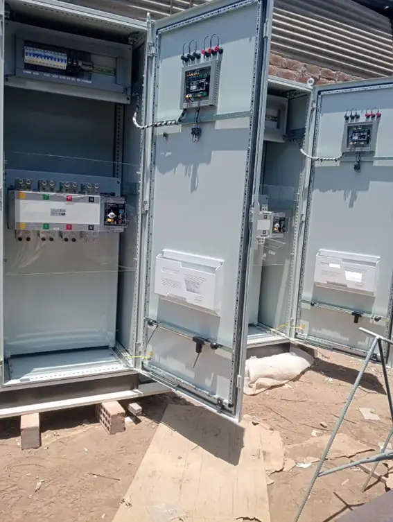 Galería de Fabricación de Tableros de Transferencia Automática de 800 A y 1250 A para Infraestructura Aeroportuaria