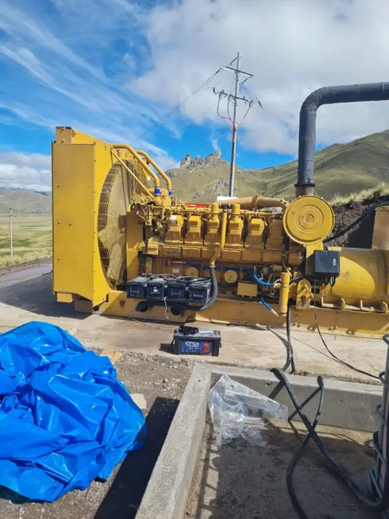 Galería de Puesta en Marcha de Grupo Electrógeno Caterpillar 3512B para Operación Minera en Altura